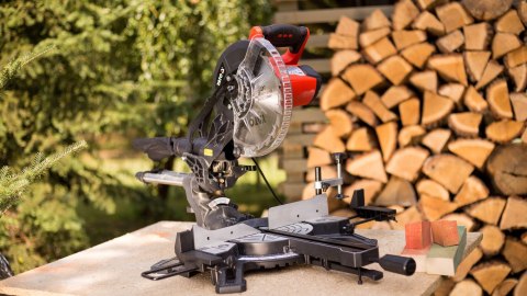 YATO Pilarka Piła UKOŚNICA 1800W z posuwem LASEREM 255mm YT-82173