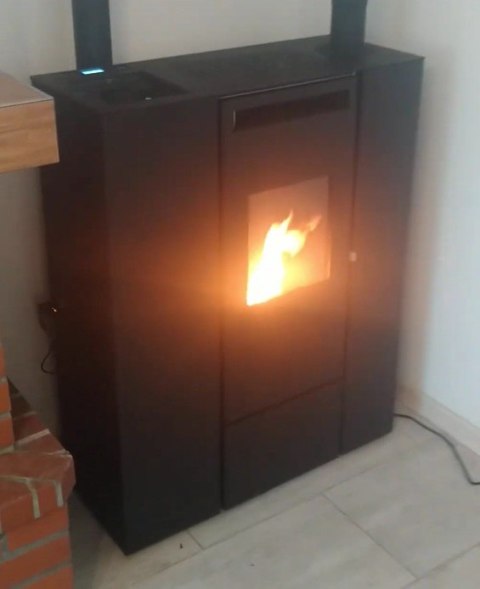 Piec piecyk kominek na pellet Eva Calor PIA 11 kW DGP bordowy SLIM